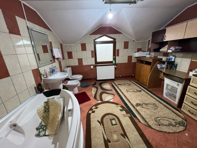 Apartament 4 camere - Valea Ursului