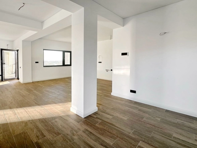 Apartament 4 camere - Miroslava