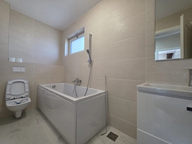 Apartament 4 camere - Bucium