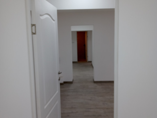 3 camere,  decomandat,  100 mp, de vanzare apartament in zona Maratei,  (Banca Comerciala Romana) 145848