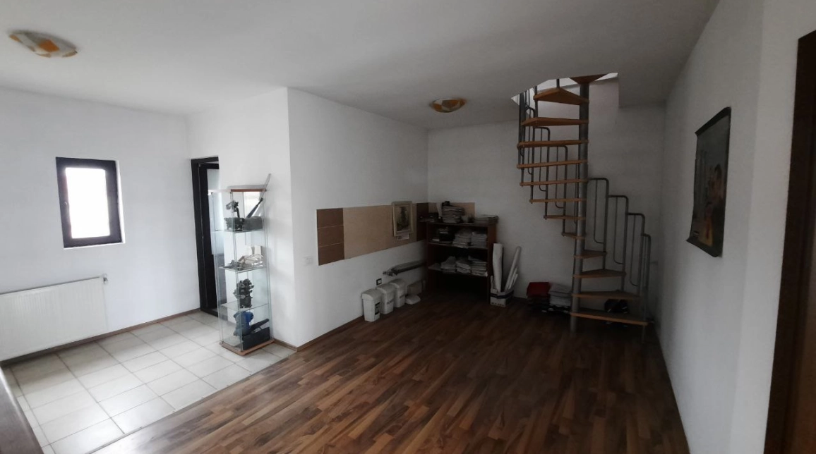 Oferta Apartament, 2 camere semidecomandat, 85 mp, Roznov, de vanzare,  Consiliul Local Roznov (CLRZ) imagine 1