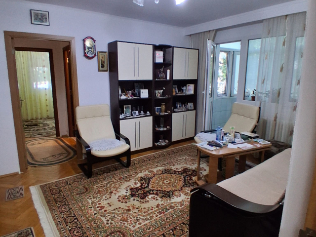 2 camere,  semidecomandat,  54 mp, de vanzare apartament in zona Podu Ros,  (Salubris) 163178