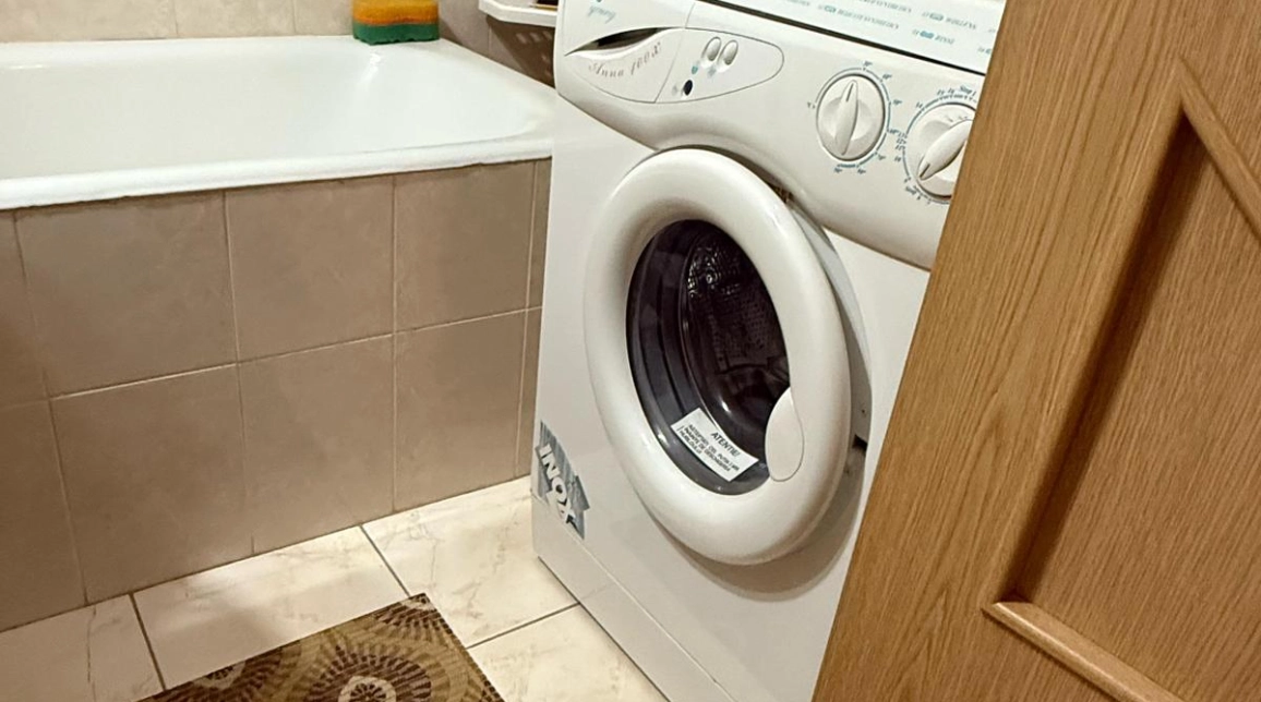 Oferta Podul de Fier apartament 47 mp, 2 camere, decomandat, de vanzare,  In apropiere Tudor Vladimirescu imagine 3