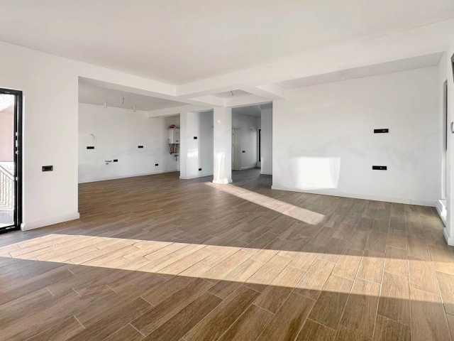 Apartament 4 camere - Miroslava