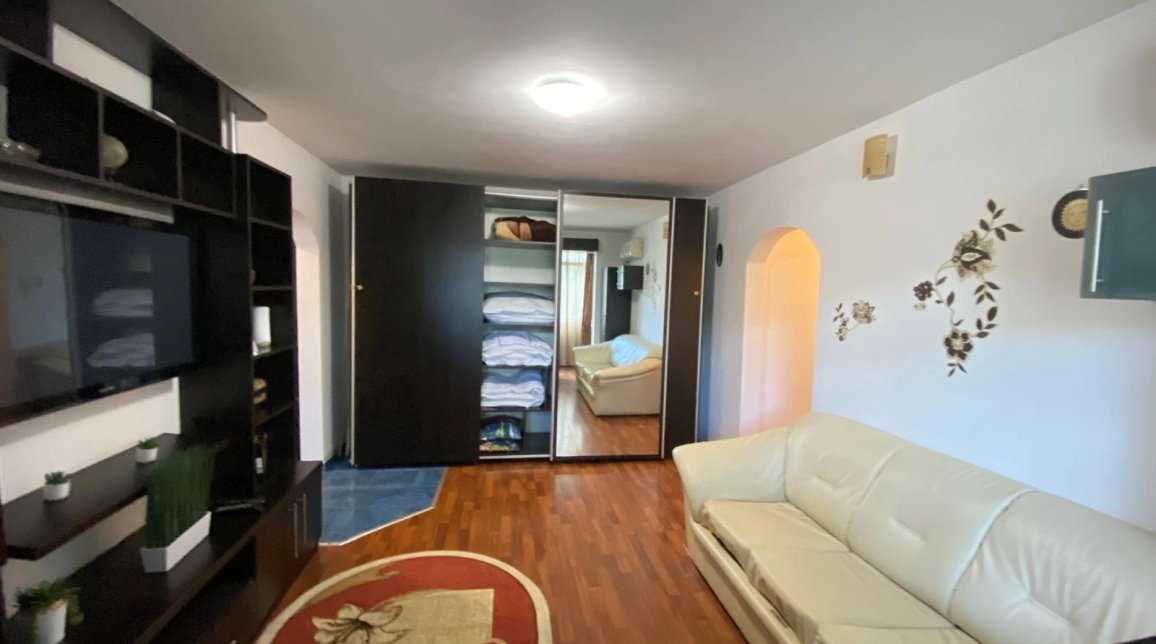 Oferta De vanzare apartament, 3 camere, semidecomandat, 66 mp, Podu Ros,  Bld Socola imagine 4