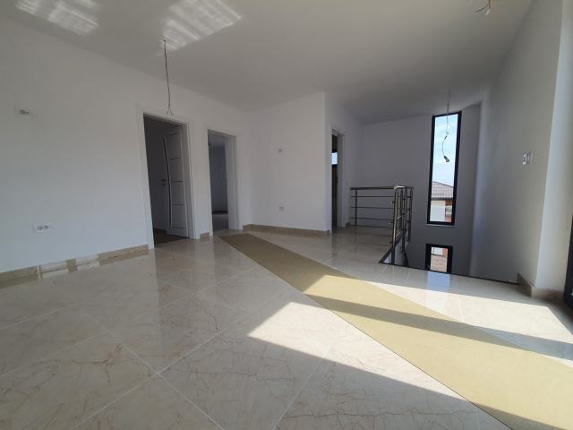 Apartament nou de vanzare, 3 camere,  decomandat,  80 mp, CUG,  (Valea Adanca - gradina si parcare proprie) 162180