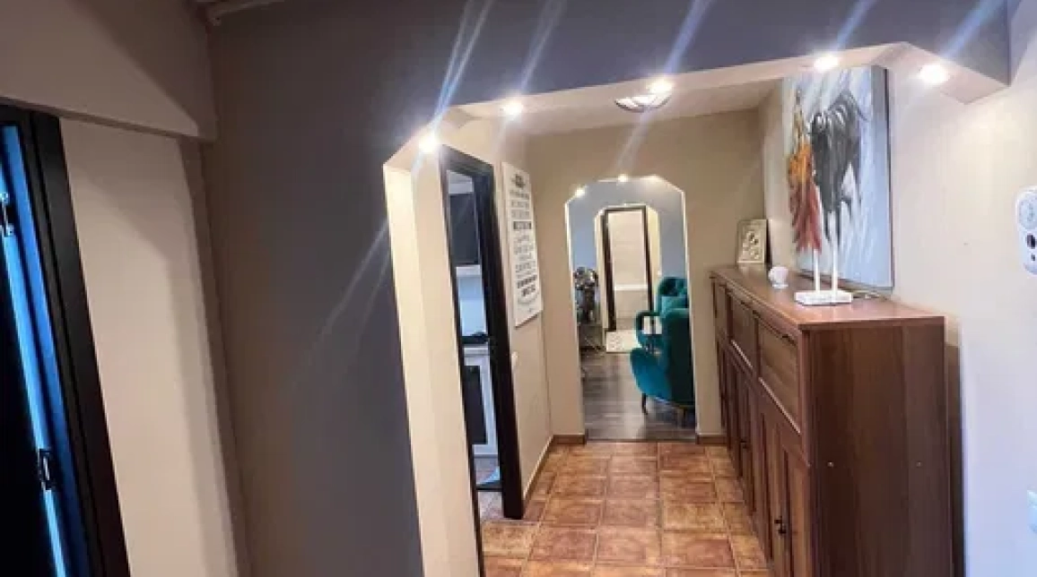 Oferta Apartament de vanzare, 3 camere, semidecomandat, 69 mp, Darmanesti imagine 2