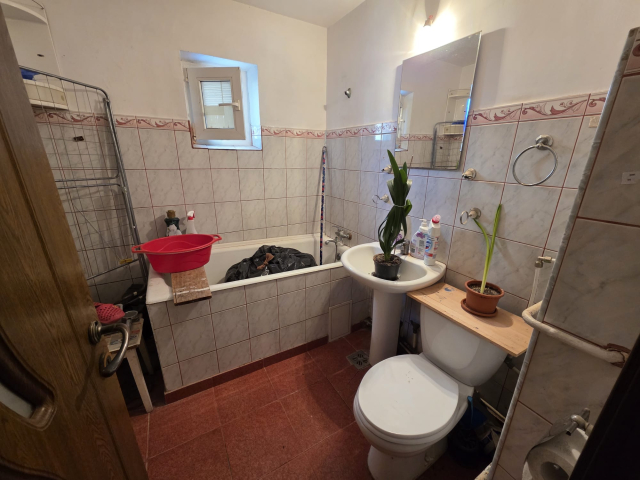 Dacia apartament  57 mp, 3 camere,  decomandat, de vanzare,   162394