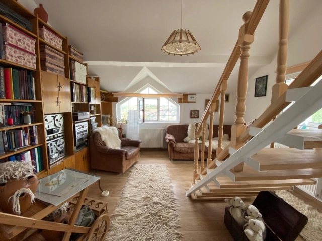 Apartament 4 camere - Bucium