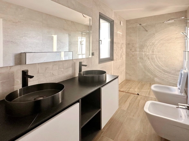 Apartament 4 camere - Miroslava