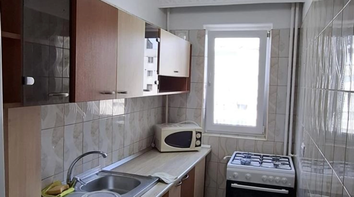 Oferta Apartament de inchiriat, 2 camere, decomandat, 45 mp, Podu Ros,  Liceul Racovita imagine 1