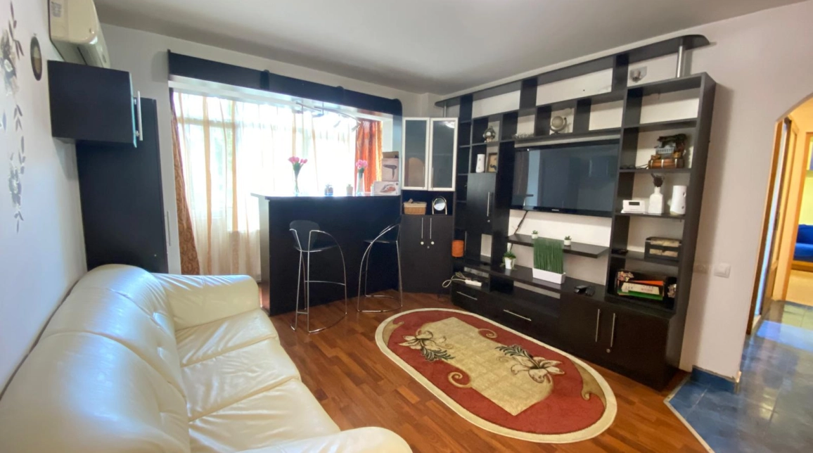 Oferta De vanzare apartament, 3 camere, semidecomandat, 66 mp, Podu Ros,  Bld Socola imagine 2