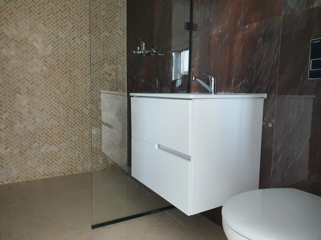 Apartament nou de vanzare, 3 camere,  decomandat,  80 mp, CUG,  (Valea Adanca - gradina si parcare proprie) 162180