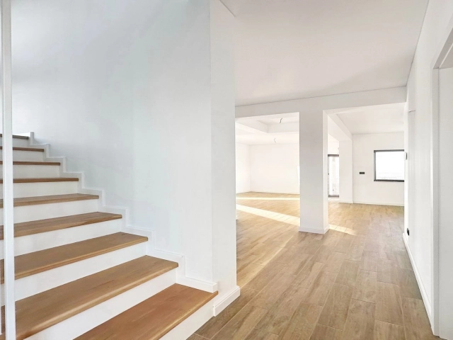 Apartament 4 camere - Miroslava