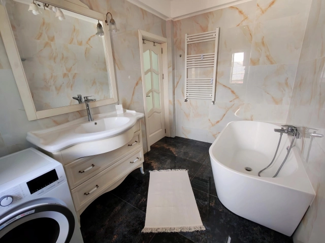 Apartament 4 camere - Rediu