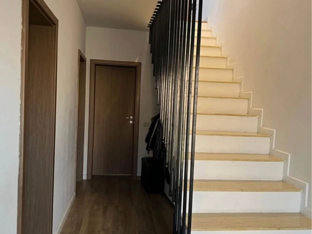 Apartament 5 camere - Miroslava