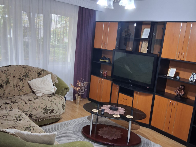 Mircea cel Batran apartament  50 mp, 2 camere,  semidecomandat, de inchiriat,  (Brd  Statia taxi) 163534