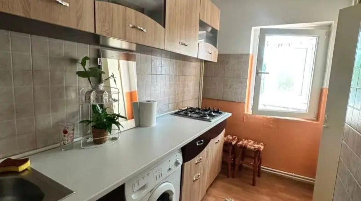 Oferta Apartament, 1 camera decomandat, 35 mp, Nicolina, de vanzare,  Prima statie imagine 4