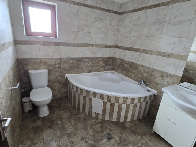 Apartament 4 camere - Miroslava