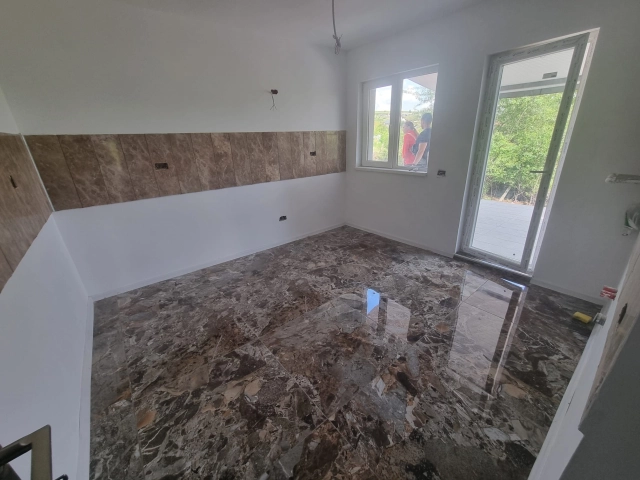 Apartament 4 camere - Tomesti