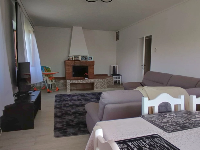 Apartament 5 camere - Aroneanu