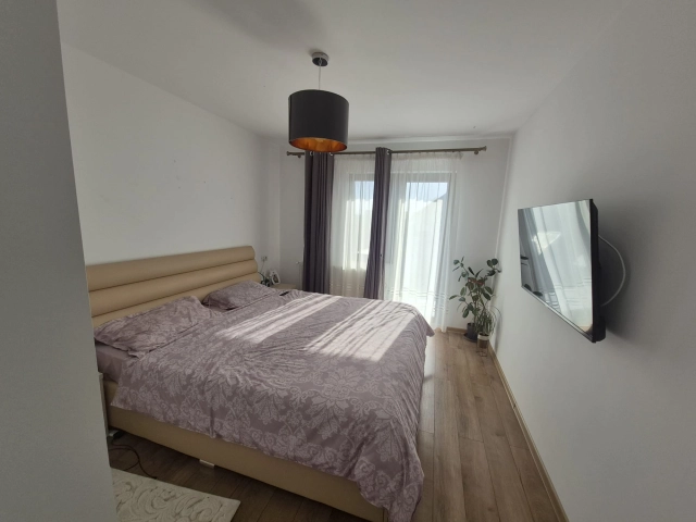 Apartament 4 camere - Miroslava