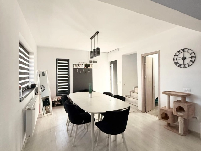 Apartament 4 camere - Miroslava
