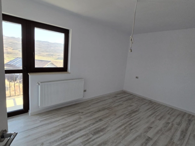 Apartament 3 camere - Miroslava