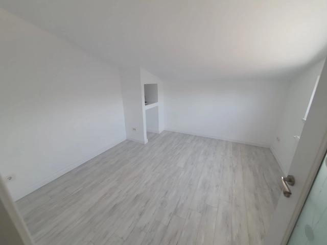 Apartament 4 camere - Metro