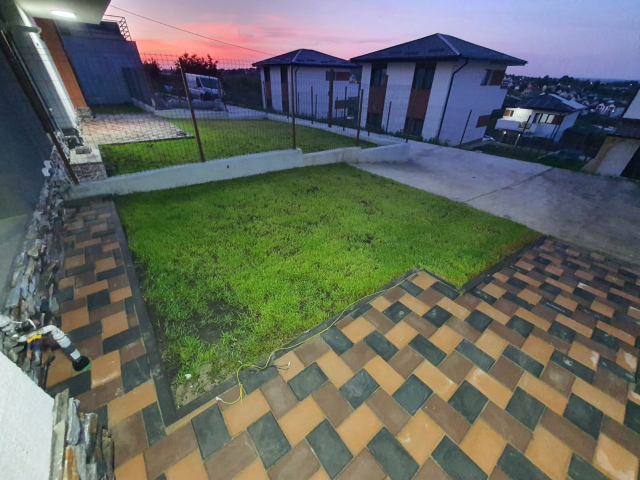 Apartament nou de vanzare, 3 camere,  decomandat,  80 mp, CUG,  (Valea Adanca - gradina si parcare proprie) 162180