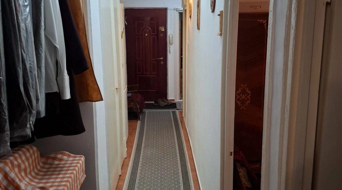 Oferta Apartament de vanzare, 3 camere, decomandat, 77 mp, Nicolina,  PROFI CLOPOTARI imagine 2