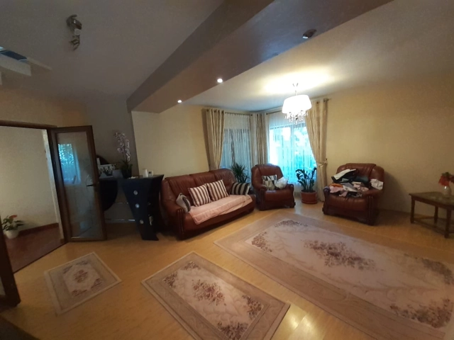 Apartament 4 camere - Pacurari