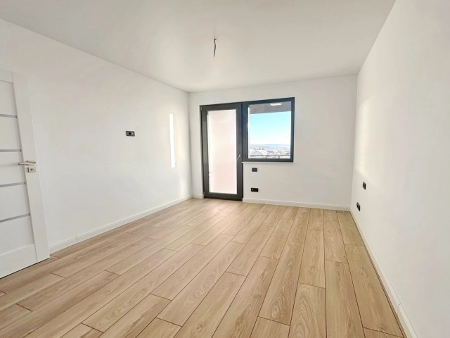 Apartament 4 camere - Miroslava
