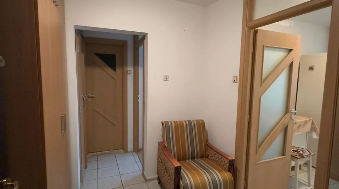 Oferta Podul de Fier apartament 47 mp, 2 camere, decomandat, de vanzare,  In apropiere Tudor Vladimirescu imagine 2