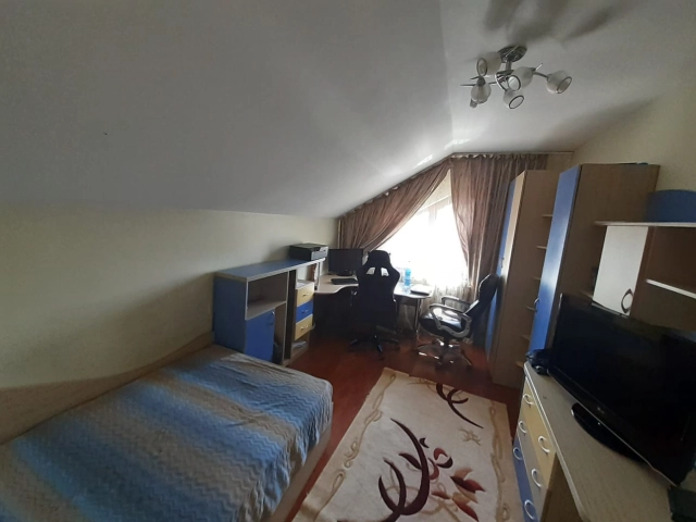 Apartament 4 camere - Pacurari
