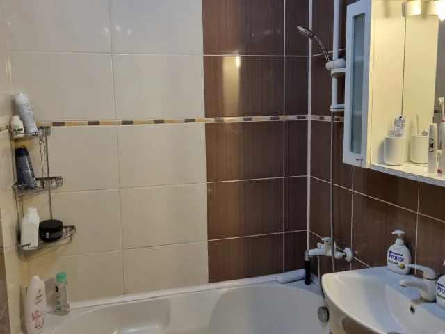 Apartament 3 camere - Podu Ros