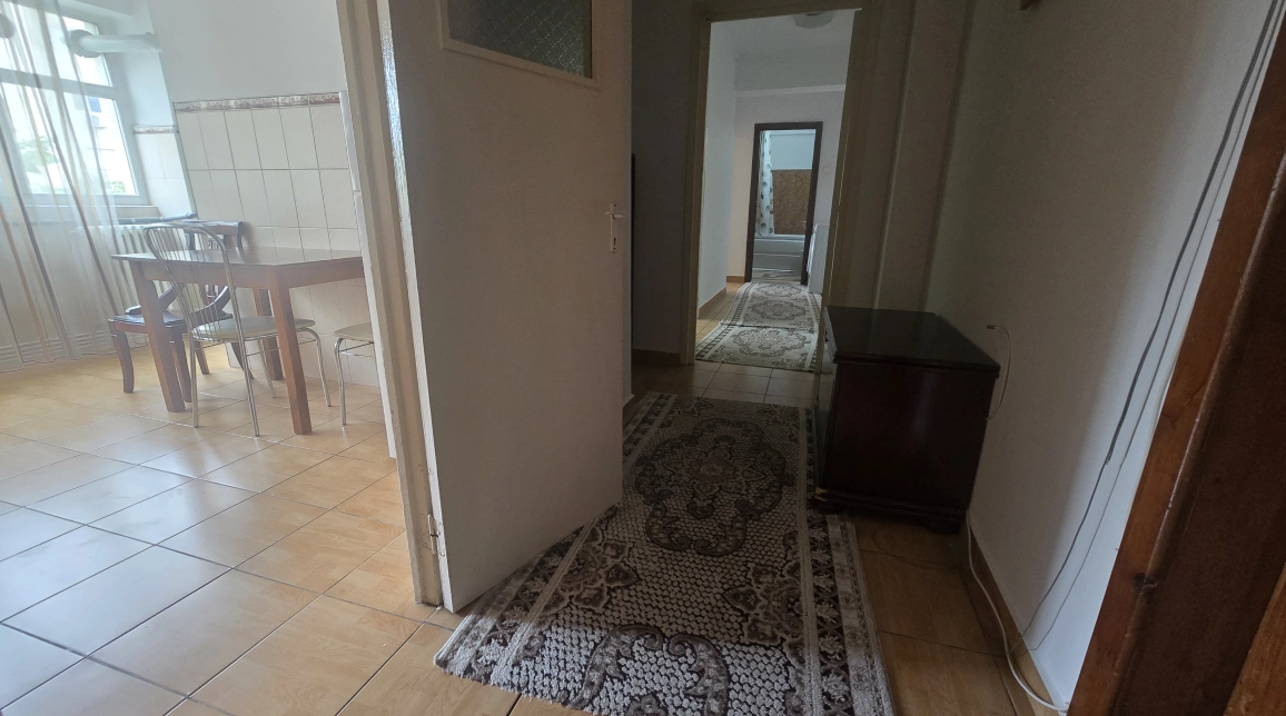Oferta 3 camere, decomandat, 70 mp, de vanzare apartament in zona Centru Civic,  Vis-a-vis de Palatul Culturii -Hala Centrala imagine 2