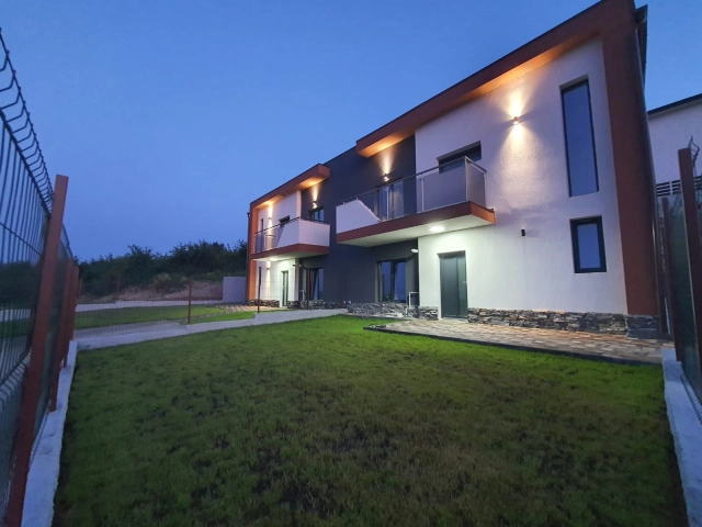 Apartament 3 camere - Miroslava