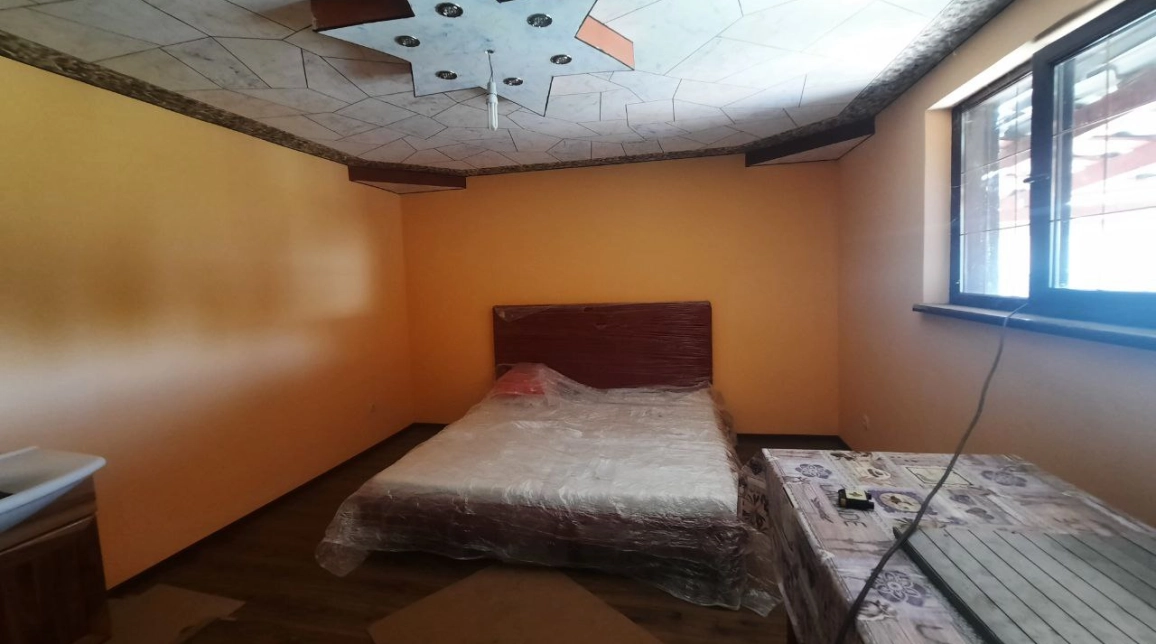 Oferta Casa, 6 camere , 270 mp, Roznov, de vanzare,   imagine 2