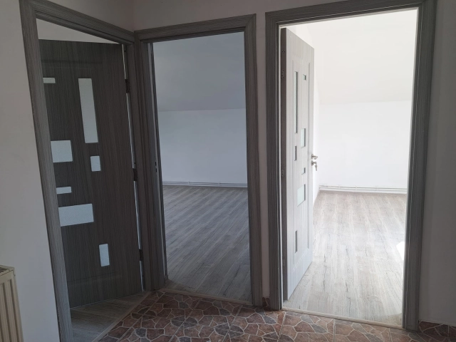 Apartament 5 camere - Lunca Cetatuii