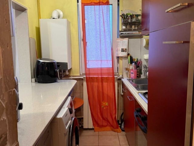 3 camere,  semidecomandat,  64 mp, de vanzare apartament in zona Mircea cel Batran,   162108