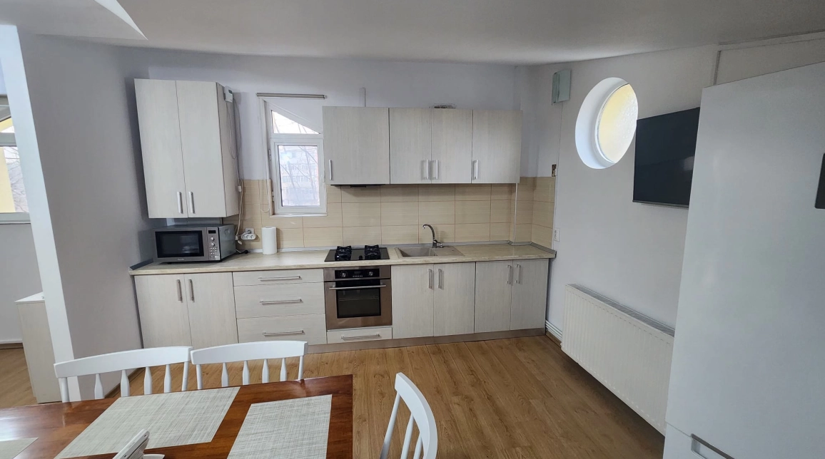 Oferta De inchiriat apartament, 3 camere, decomandat, 100 mp, Nicolina,  La Doi Pasi imagine 3