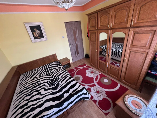 De inchiriat apartament, 3 camere,  decomandat,  75 mp, Alexandru cel Bun,  (Piata Voievozilor) 162002