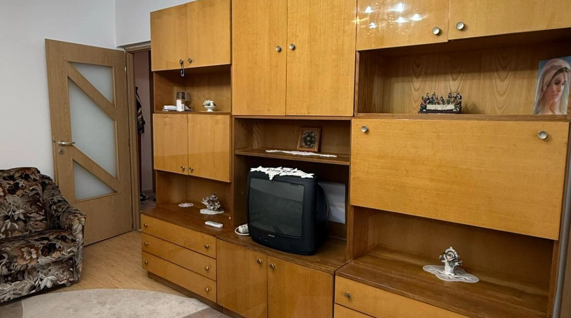 Oferta Podul de Fier apartament 47 mp, 2 camere, decomandat, de vanzare,  In apropiere Tudor Vladimirescu imagine 1