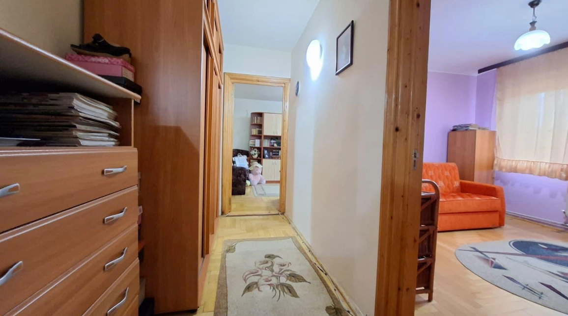 Oferta 3 camere, semidecomandat, 60 mp, de vanzare apartament in zona Nicolina,  Nicolina 2 imagine 4