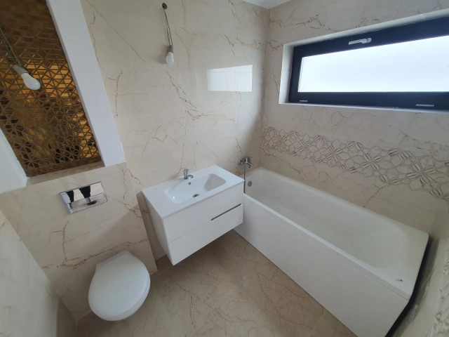 Apartament 3 camere - Miroslava