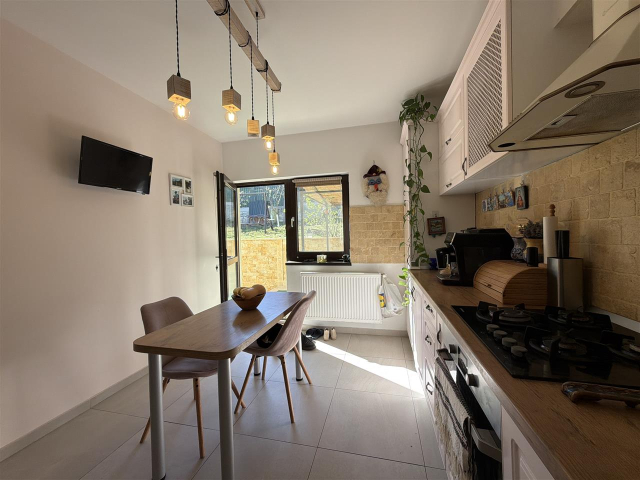 3 camere,  94mp, de vanzare vila in zona Tomesti,  (inainte de biserica) 162318