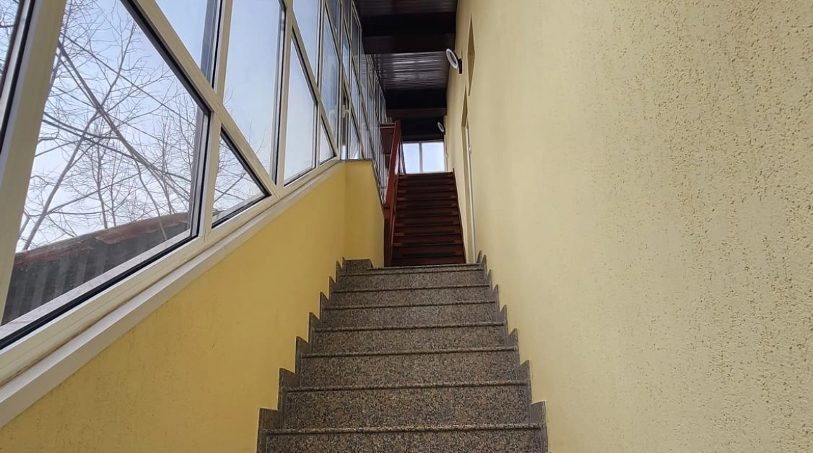 Oferta De inchiriat apartament, 3 camere, decomandat, 100 mp, Nicolina,  La Doi Pasi imagine 1