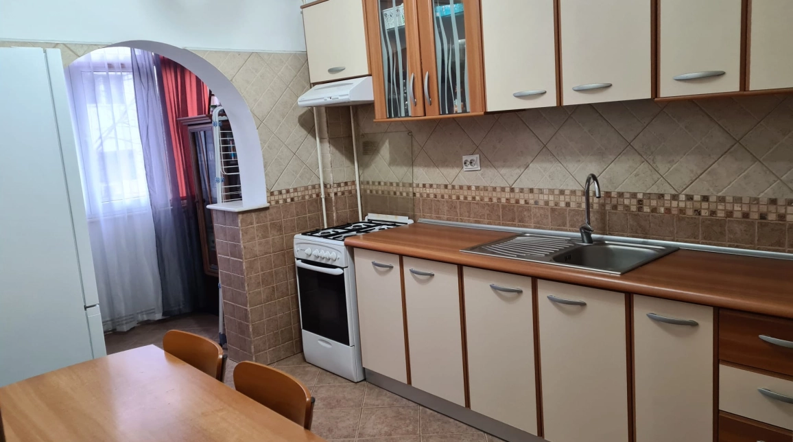 Oferta Apartament de inchiriat, 1 camera, decomandat, 34 mp, Podul de Fier imagine 2