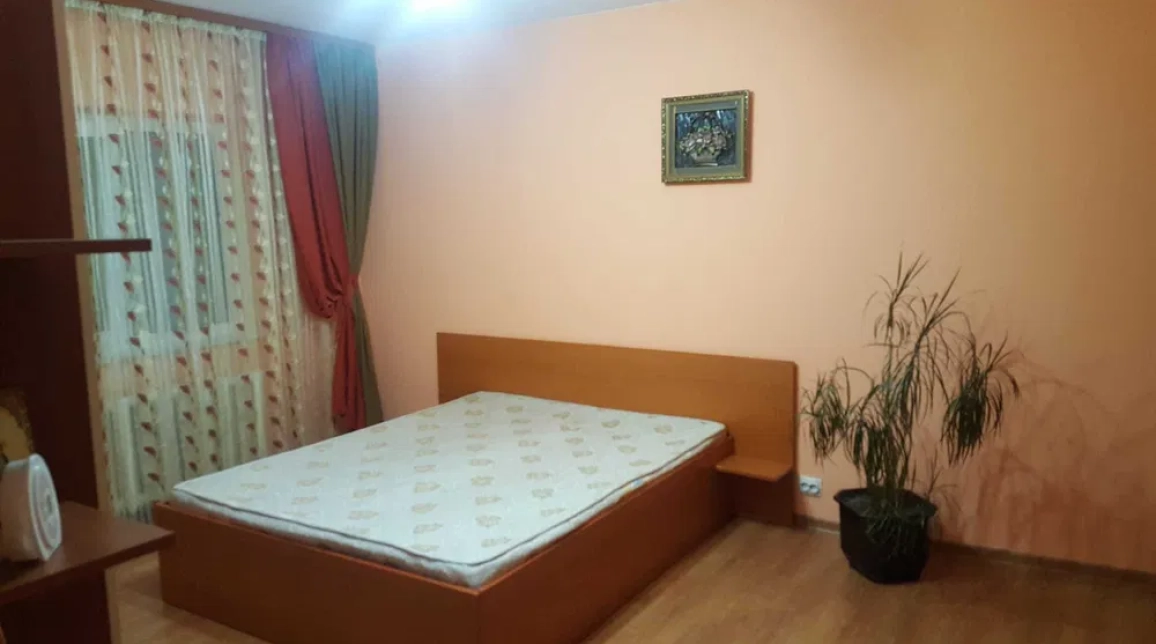 Oferta Apartament de inchiriat, 1 camera, decomandat, 40 mp, Pacurari,  Autocenter imagine 1